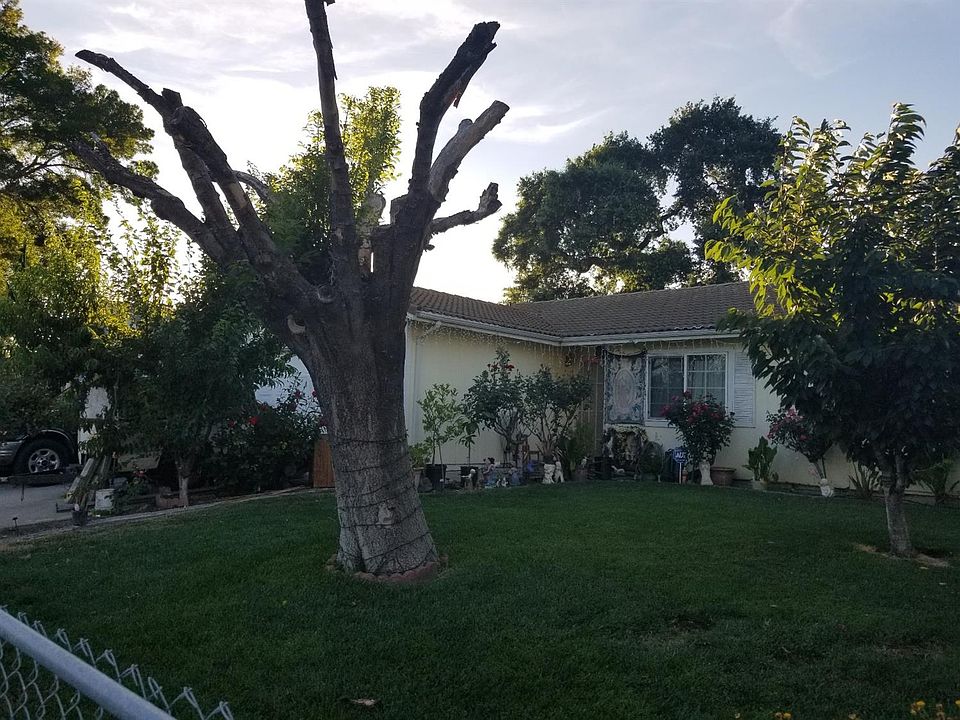 1st image of 2439 Sandalwood Dr