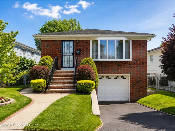 24 Schmidts Ln, Staten Island, NY 10314