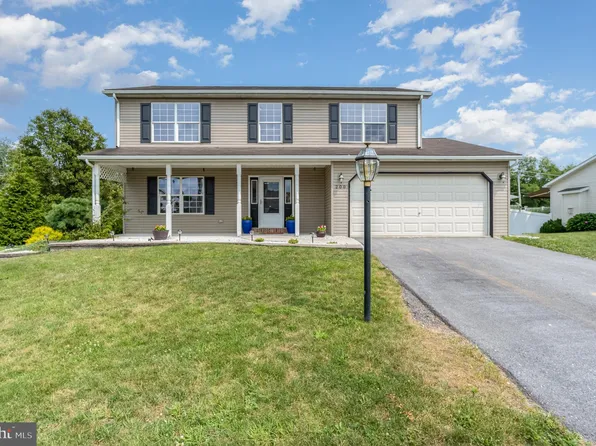 200 Martel Cir, Dillsburg, PA 17019