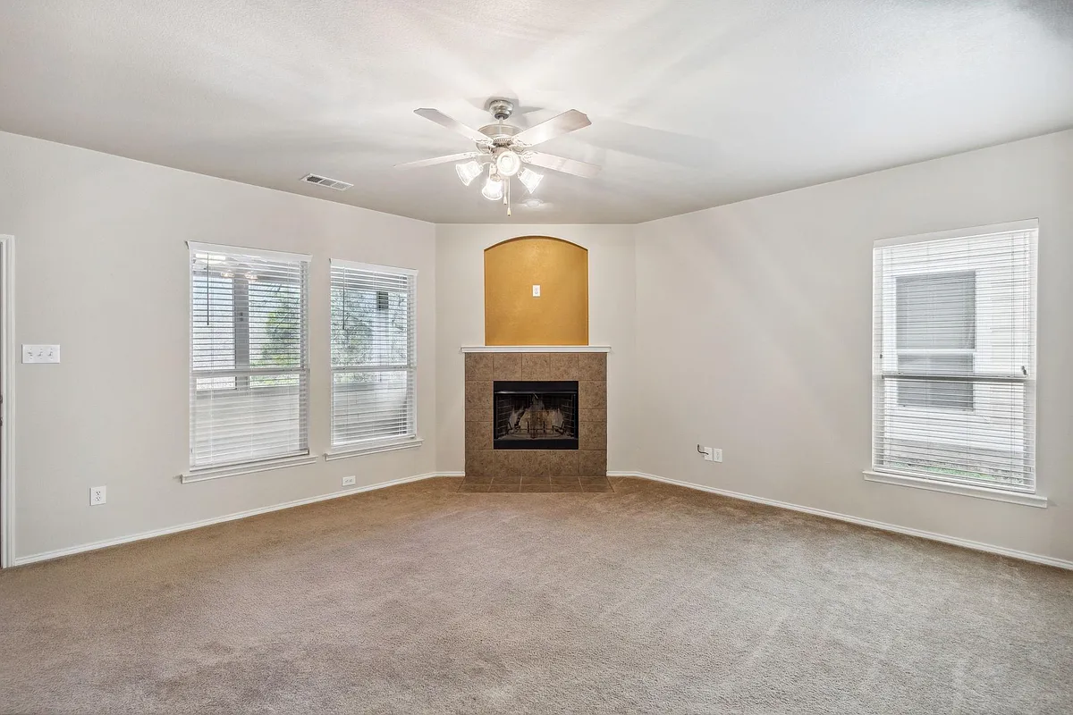 Building Photo - 232 Creekview Dr