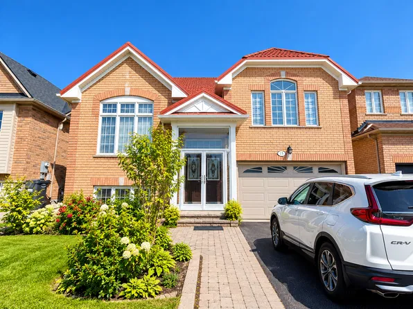 15 Perkins Dr E #1, Brampton, ON L7A 3W2