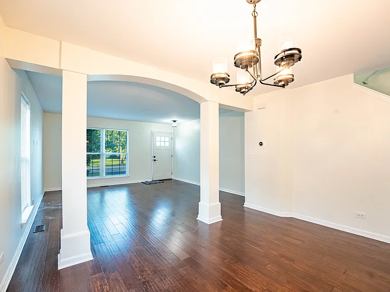 965 Summerhill Dr — Photo 4