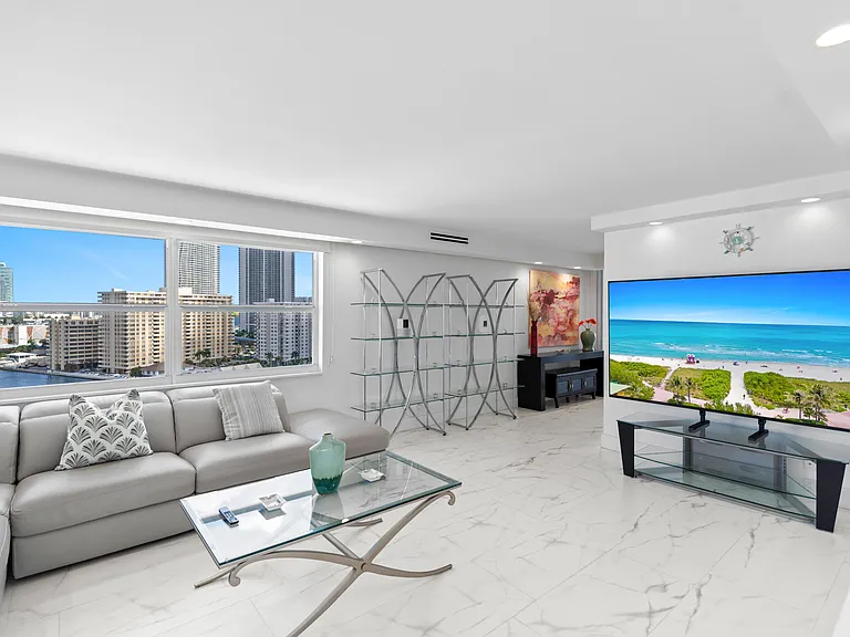 121 Golden Isles Dr #Penthouse 1 — Photo 26