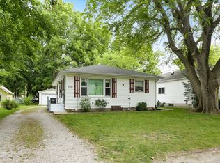 208 E Barker St, Tuscola, IL 61953