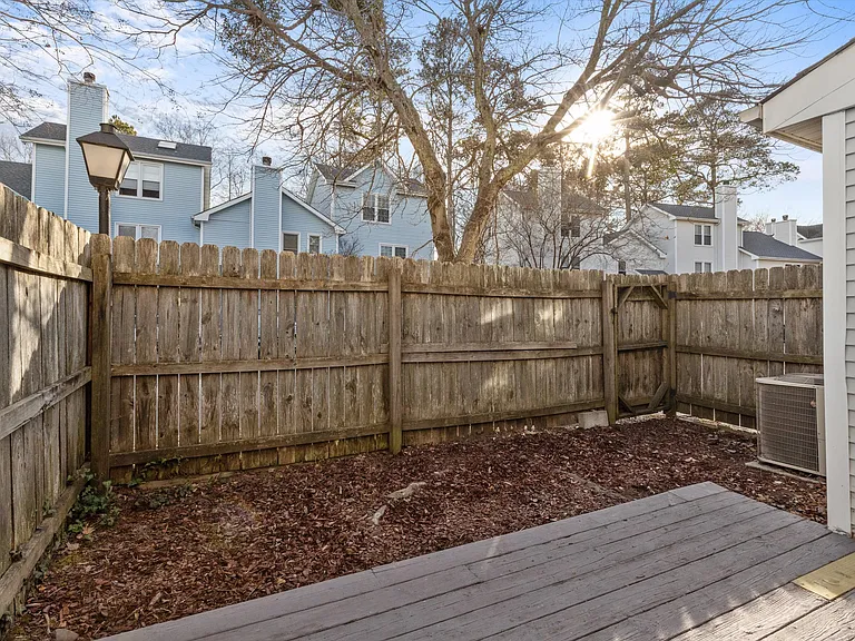 527 Pine Tops Ct — Photo 21