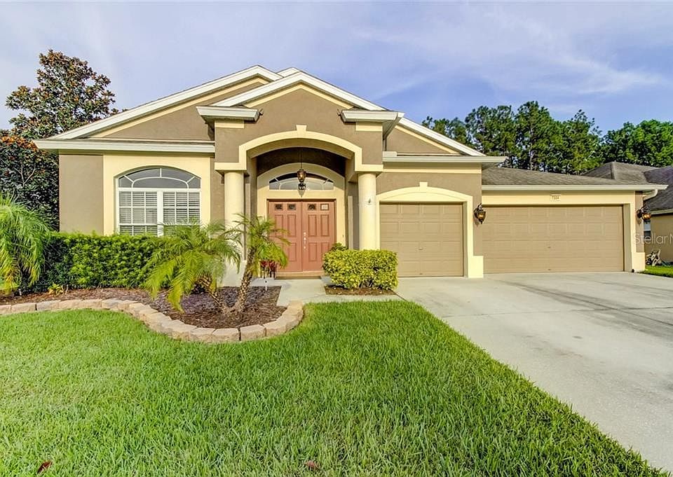 1st image of 7504 Crescent Palm Dr
