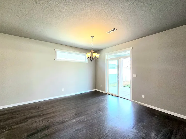 717 J St NE — Photo 23