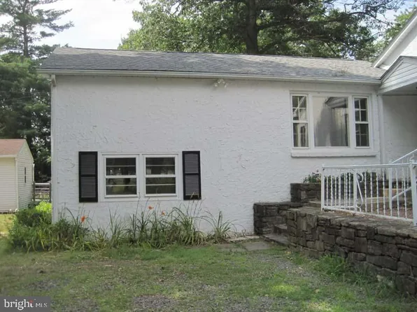 2215 Bustard Rd, Lansdale, PA 19446