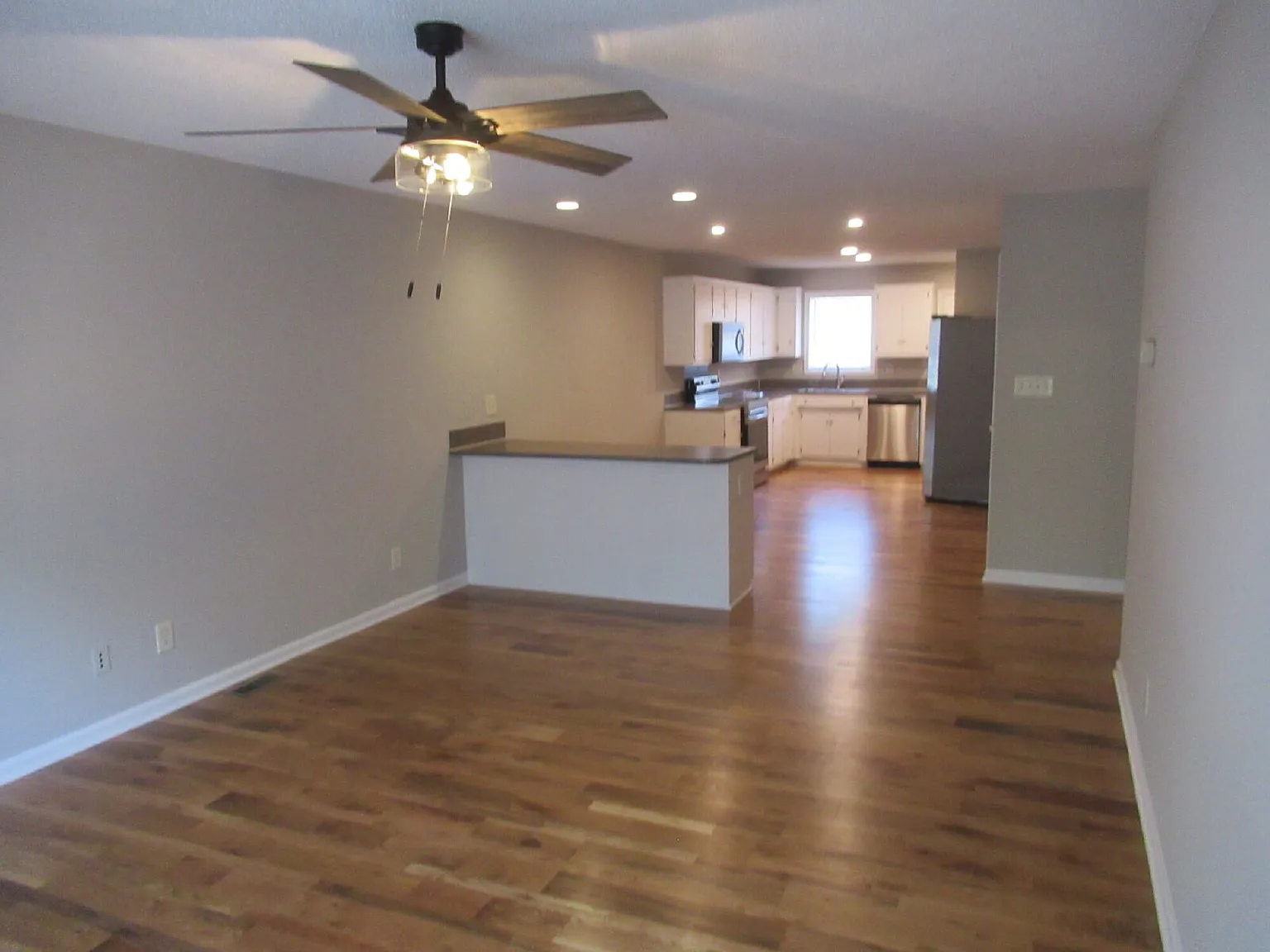 2 bed, 2.0 bath, 1047 sqft, $1,350 — Photo 4