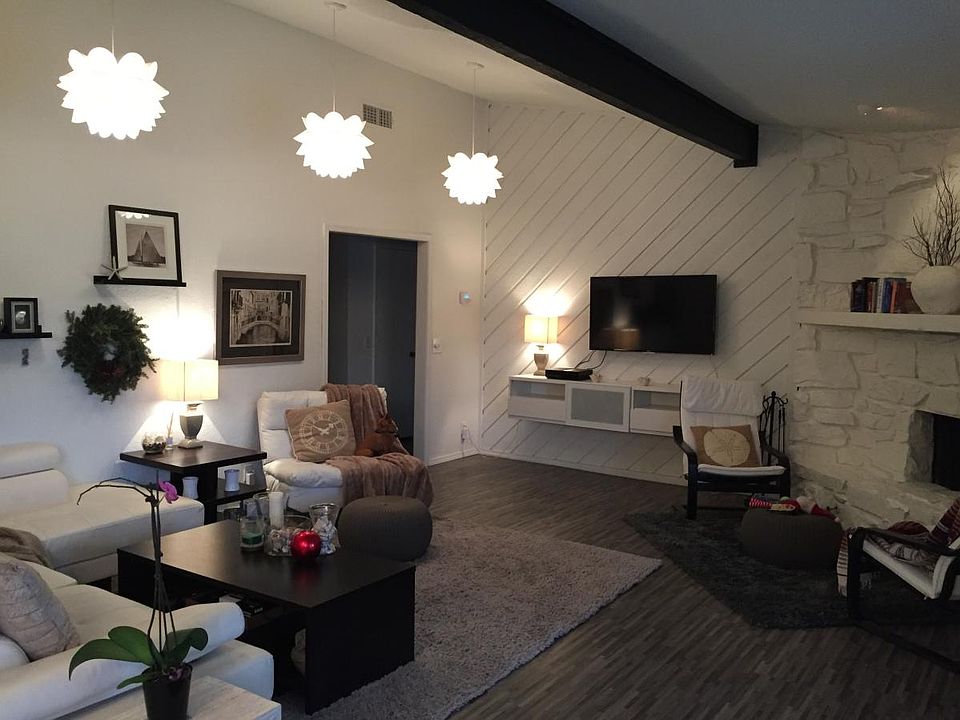 Large open living room with vaulted ceilings