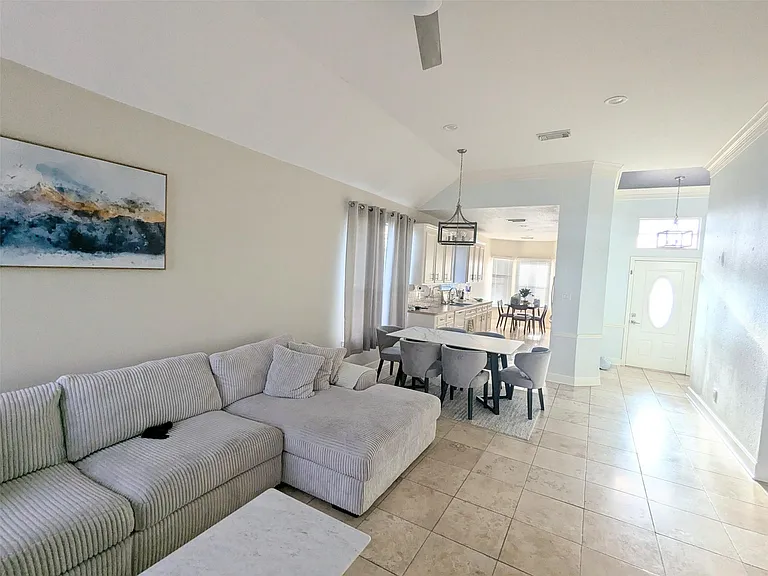 2402 Raintree Village Dr — Photo 10