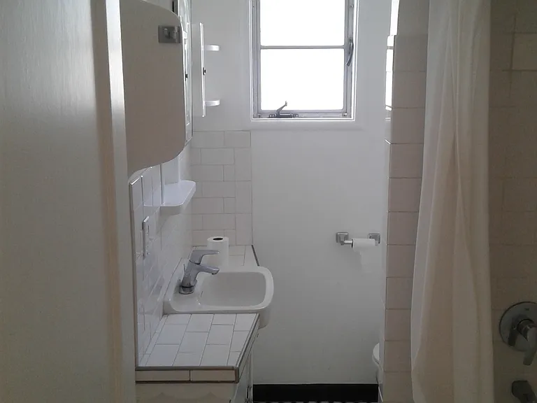 1086 43rd St #4 — Photo 7