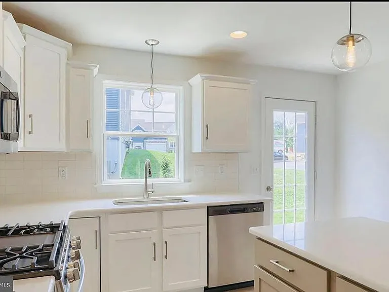 236 Highland Ct — Photo 10