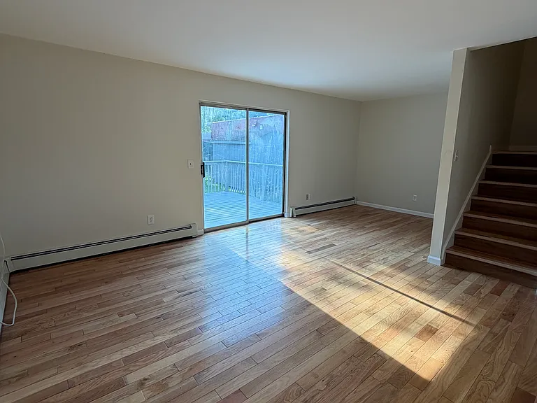 502 Harbor View Ct — Photo 13