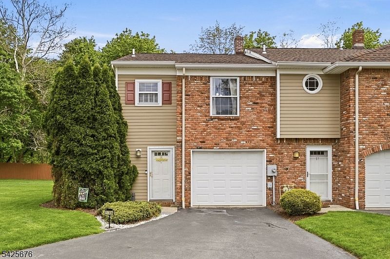 1st image of 15 Dena Dr