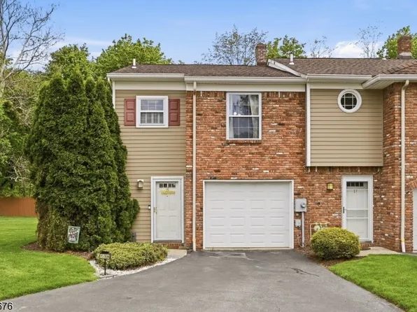 15 Dena Dr, Wanaque Boro, NJ 07465
