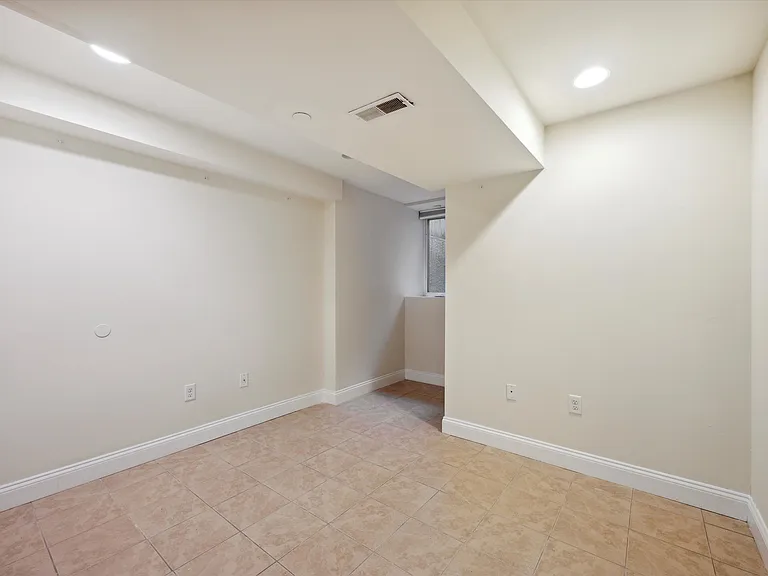 1705 Arlington St #A — Photo 2