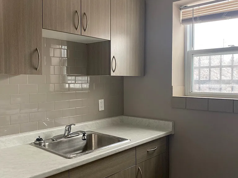 1517 Trafalgar St #4 — Photo 6