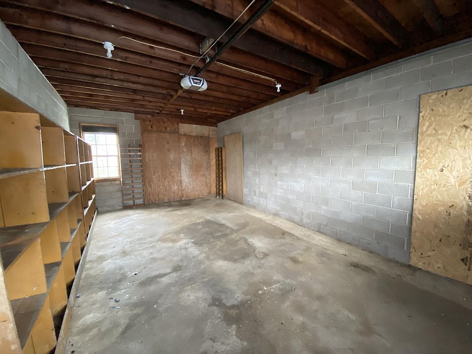 2nd image of 109 N Main St