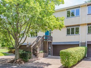 20 Exeter Ct, Princeton, NJ 08540