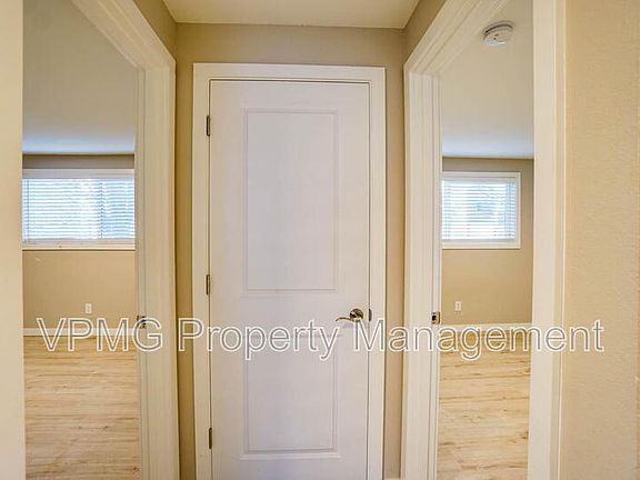 4th image of 4420 Gibbons St APT B