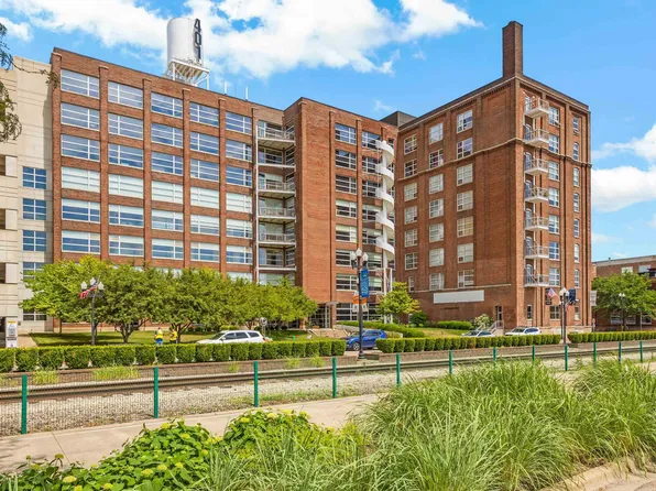401 SW Water St Unit 710, Peoria, IL 61602