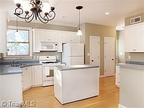 5th image of 1311 Sunset Dr