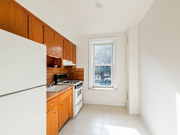 3rd image of 673 41st St #19