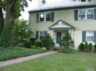 13 Travers St, Manhasset, NY 11030