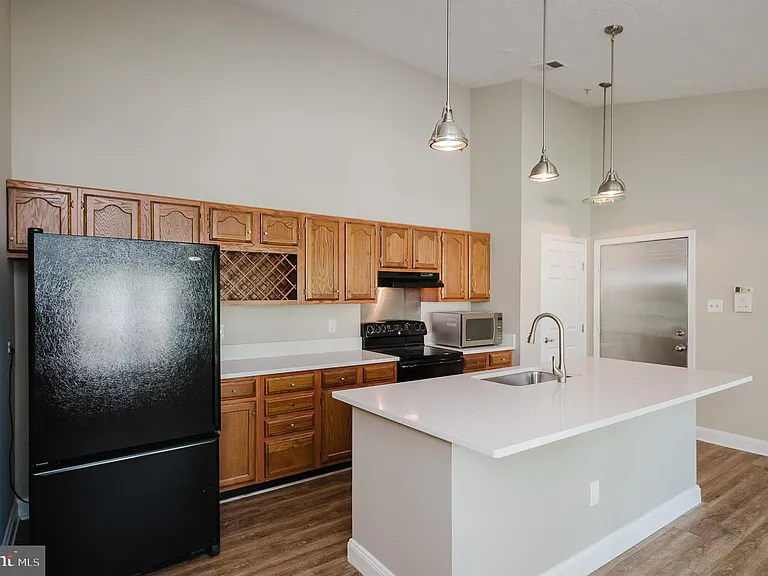 3100 Cardinal Way #J — Photo 8