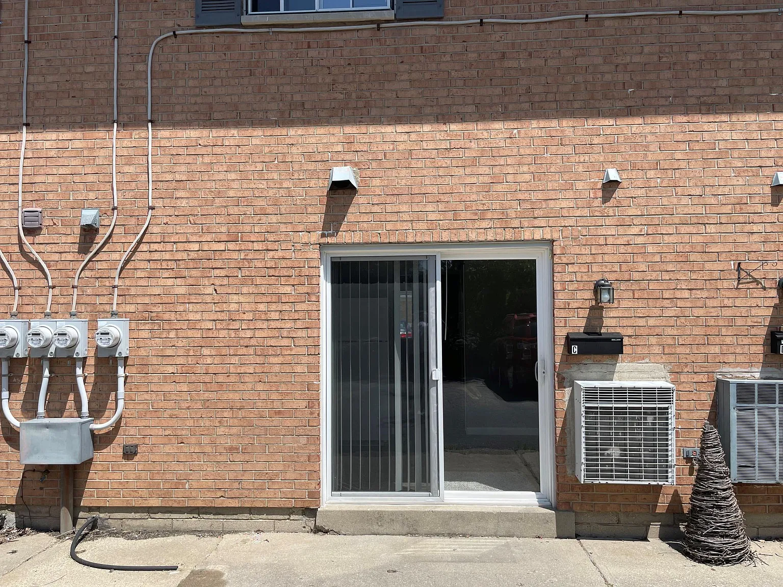 2 bed, 1.5 bath, 960 sqft, $1,100 — Photo 4