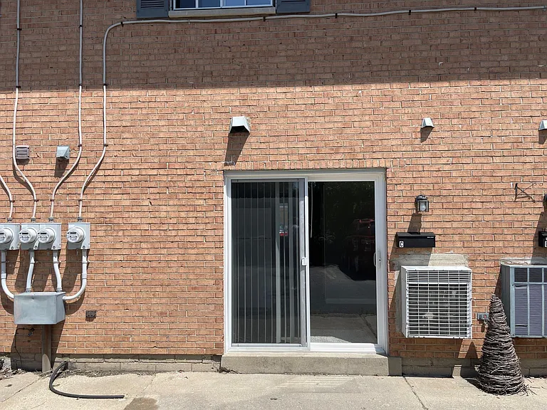 540 Thoma Pl #C — Photo 4