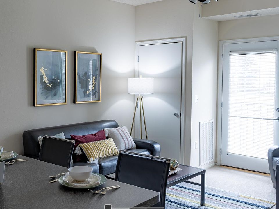 1st image of 950 Jefferson Ave #1