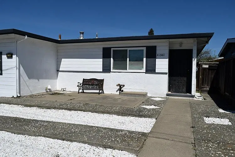 3 bed, 1100 sqft, $3,700 — Photo 2