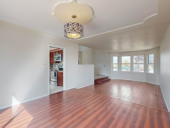 4th image of 10233 La Paz Dr NW