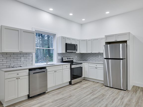 4th image of 127 Evergreen Ln #3