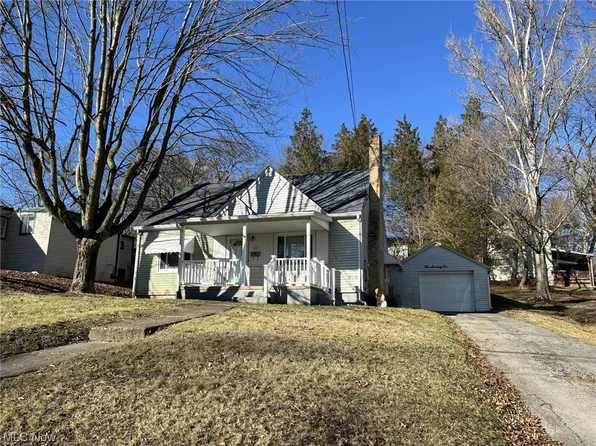 572 W Martin St, East Palestine, OH 44413