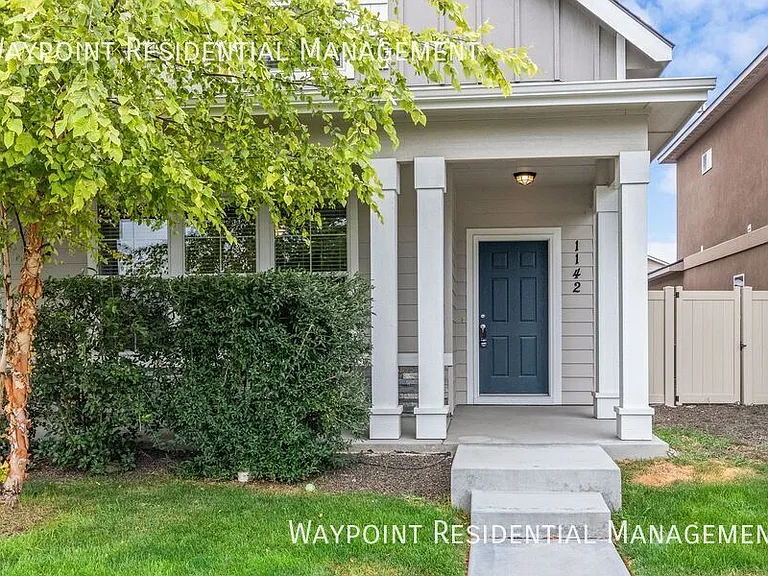 1142 W Parkstone St — Photo 2