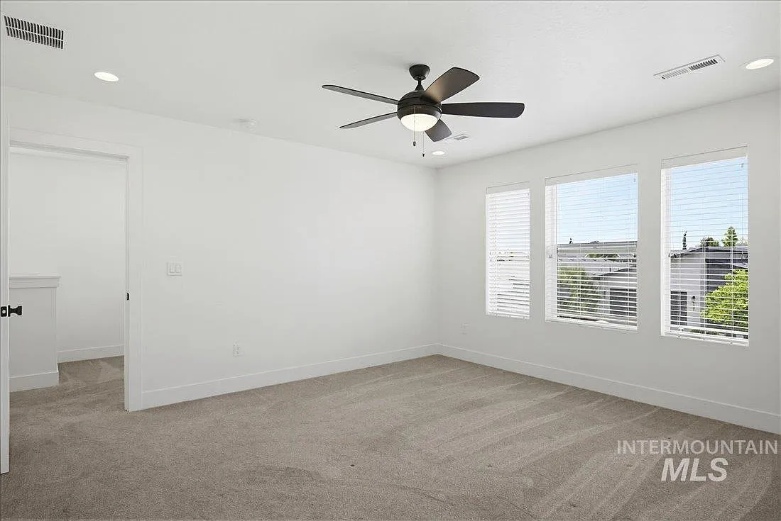 3 bed, 2.5 bath, 1900 sqft, $2,700 — Photo 3