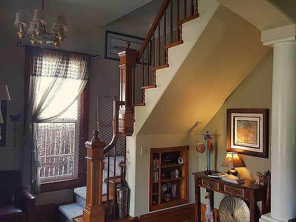 Beautiful entry/library nook
