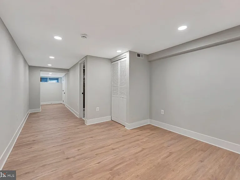 3152 Remington Ave — Photo 24
