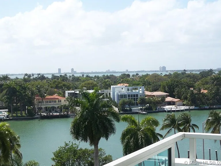 5161 Collins Ave #806 — Photo 31