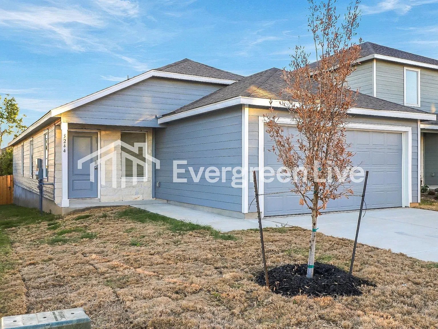 4 bed, 2.0 bath, 1575 sqft, $1,595 — Photo 2
