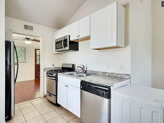 4th image of 1010 W 23rd St APT 12