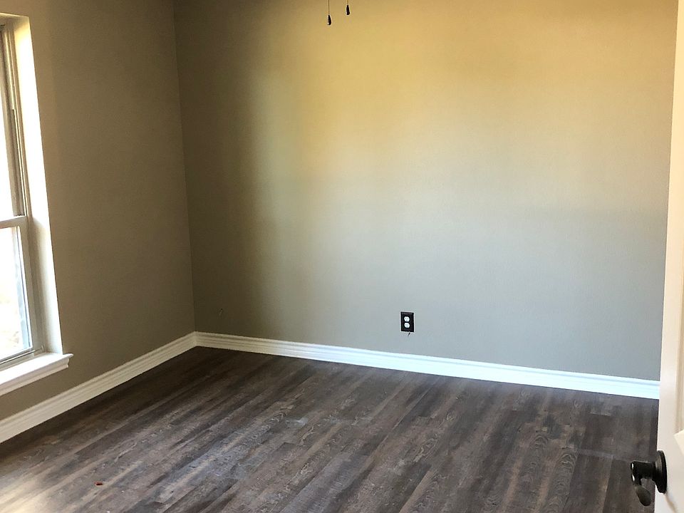 1st image of 327 Pinehurst Dr