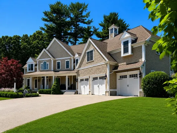 17 Saddle Ln, Hanover, MA 02339