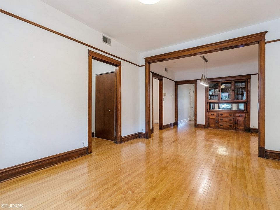 1st image of 3329 N Kenmore Ave #1