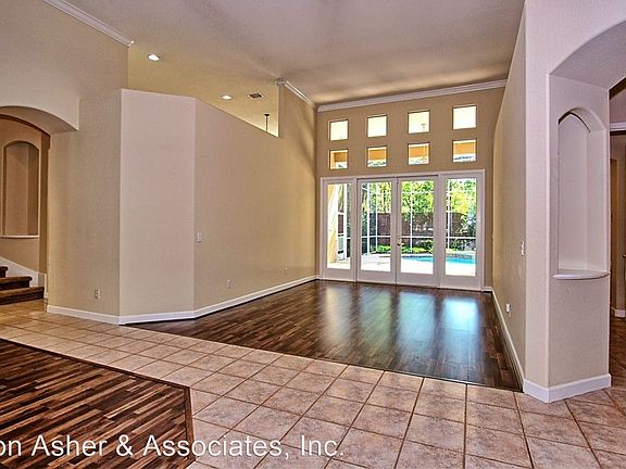 5th image of 8672 Great Cove Dr