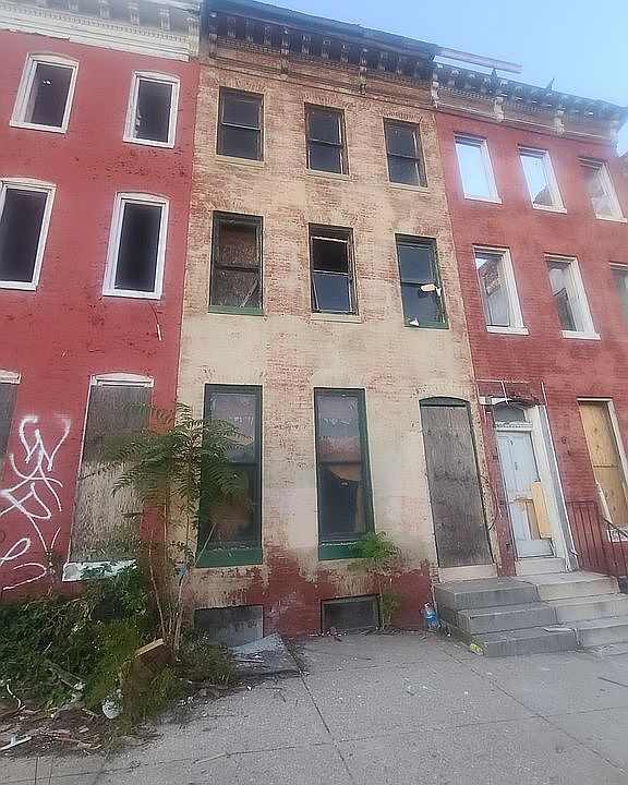 2nd image of 938 W Franklin St