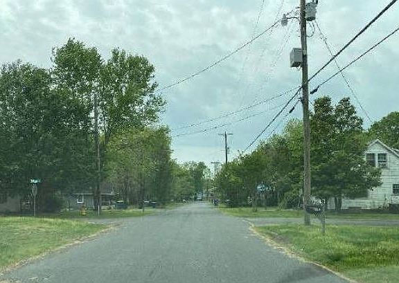 Exterior Neighborhood (street photo)